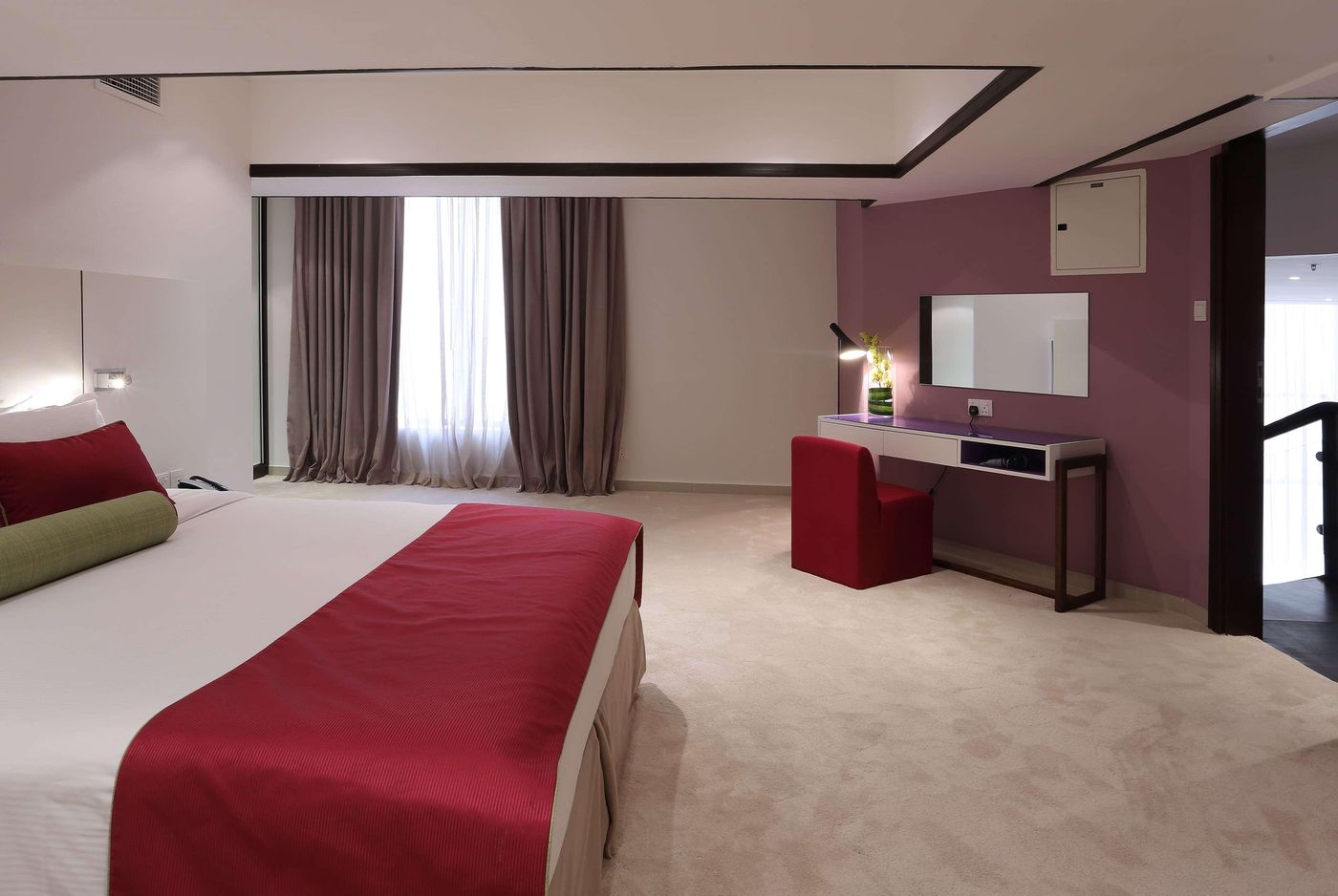 Ramada-Hotel---Suites-by-Wyndham-Dubai-JBR-Room-10