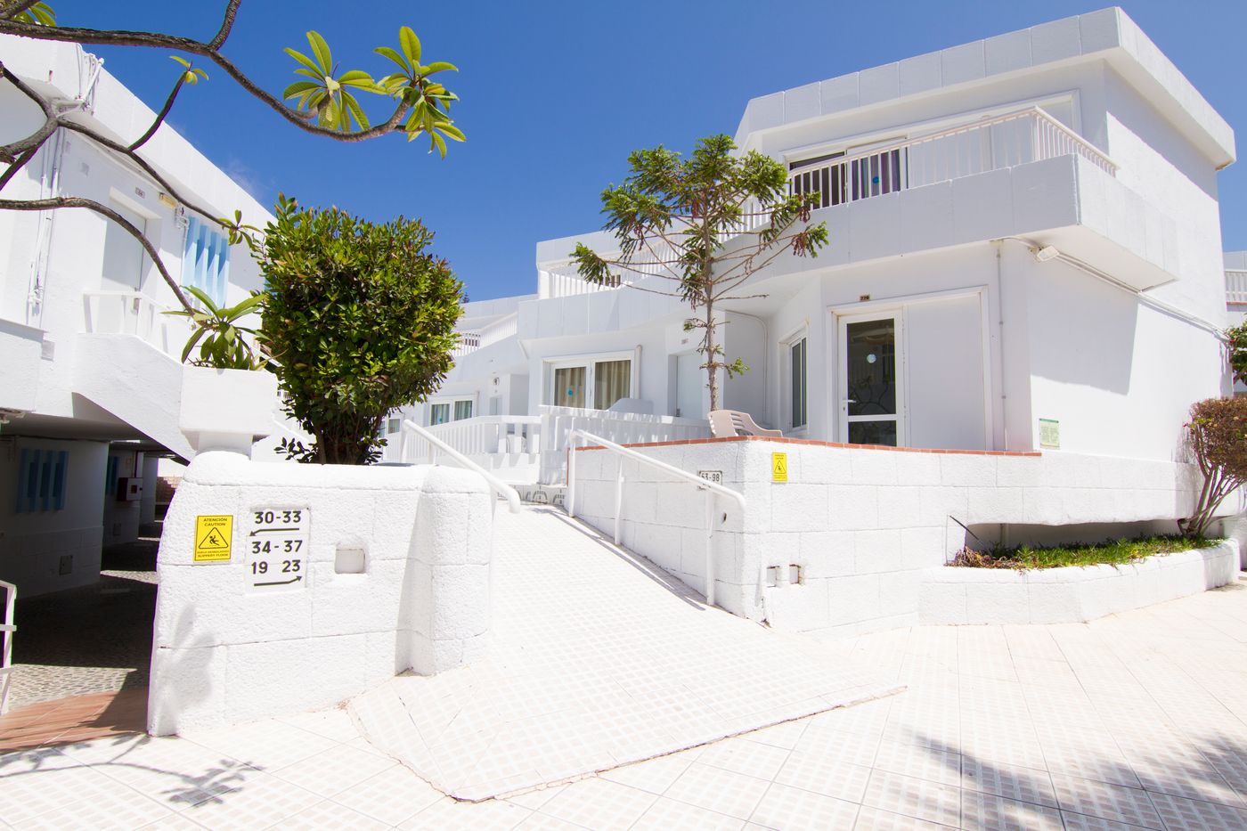 Checkin-Bungalows-Atlantida-General-view-9