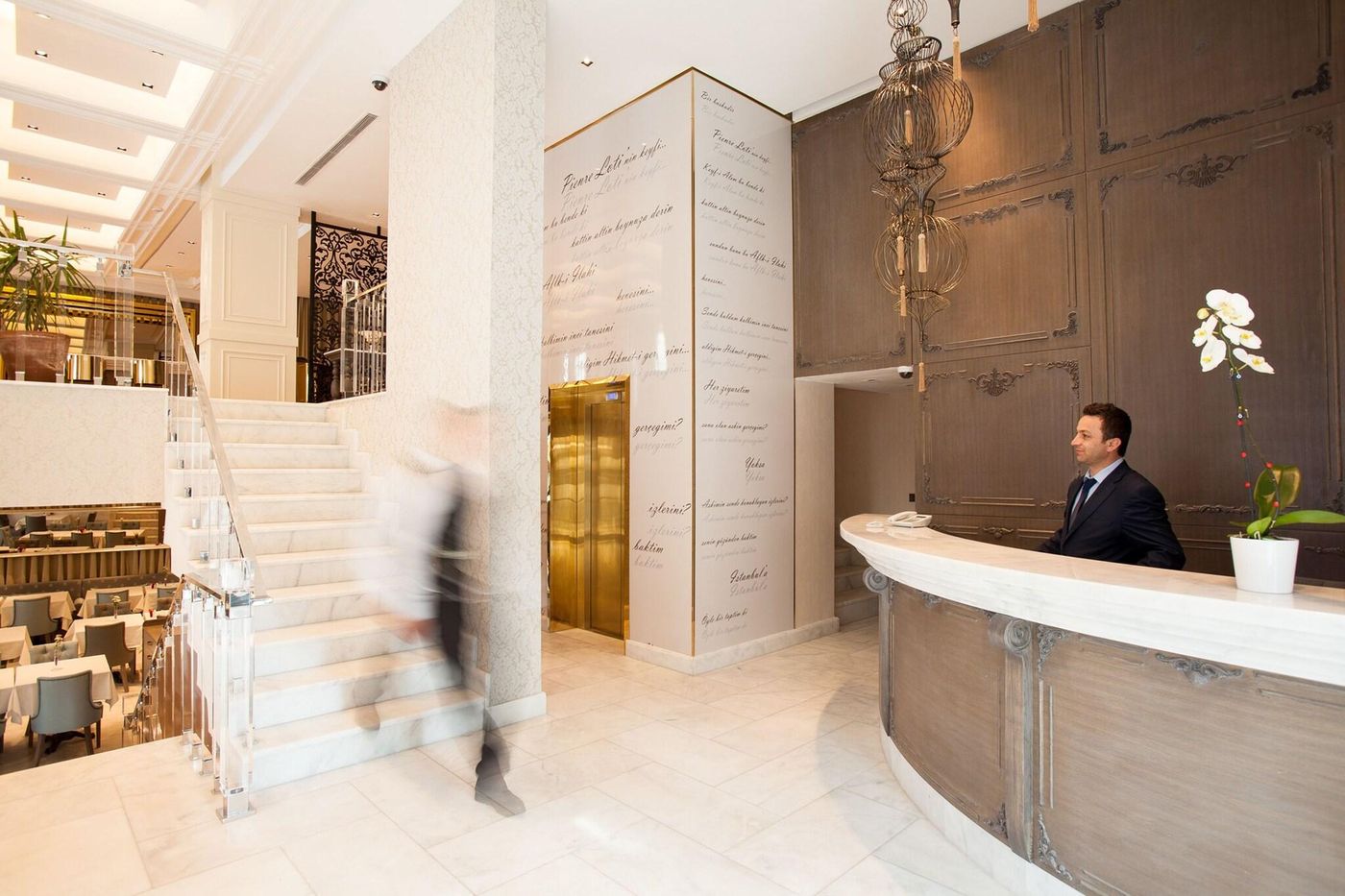 Pierre-Loti-Lobby-24