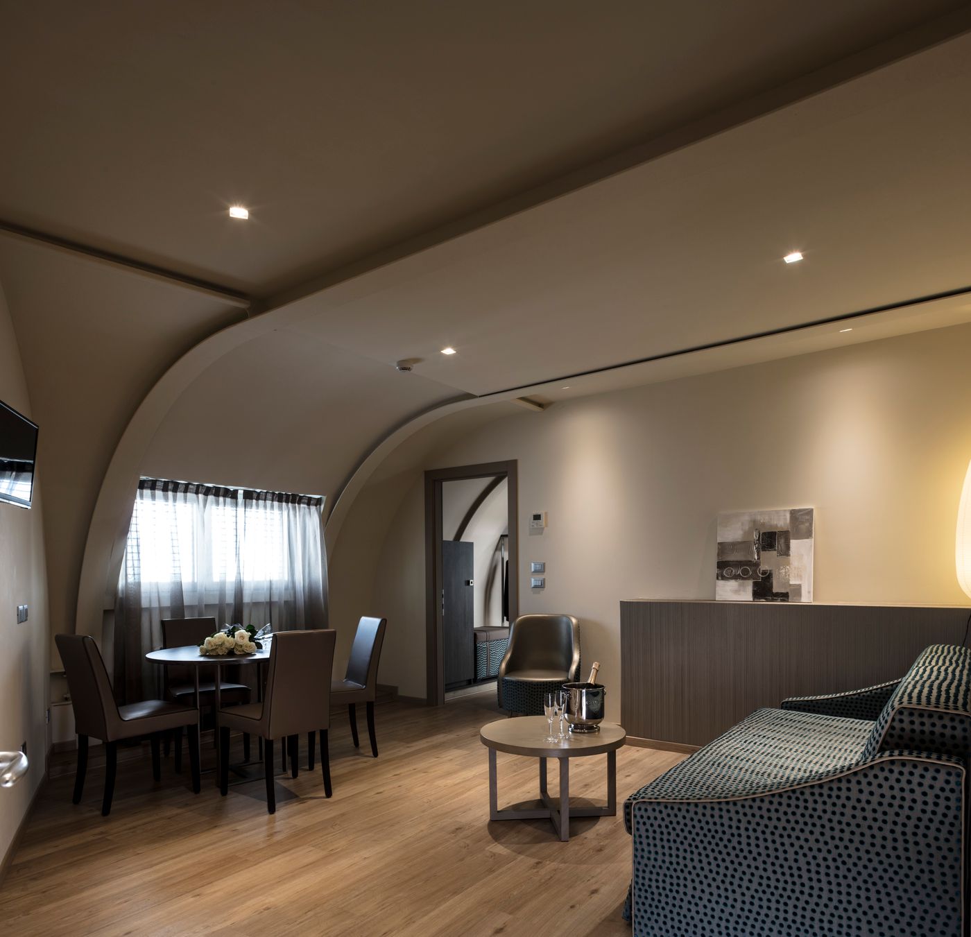 Smart-Hotel-Holiday-Room-29