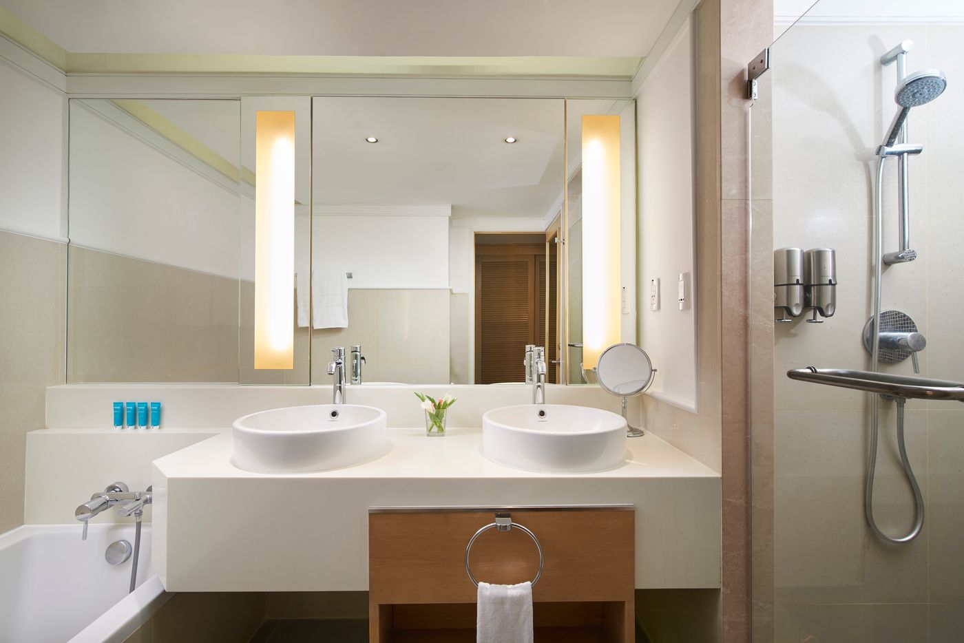 Amari-Watergate-Room-48