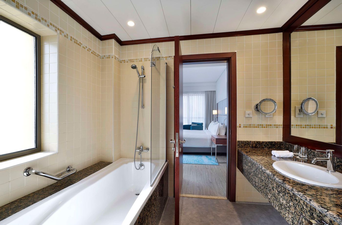 Hilton-Dubai-The-Walk-Room-45