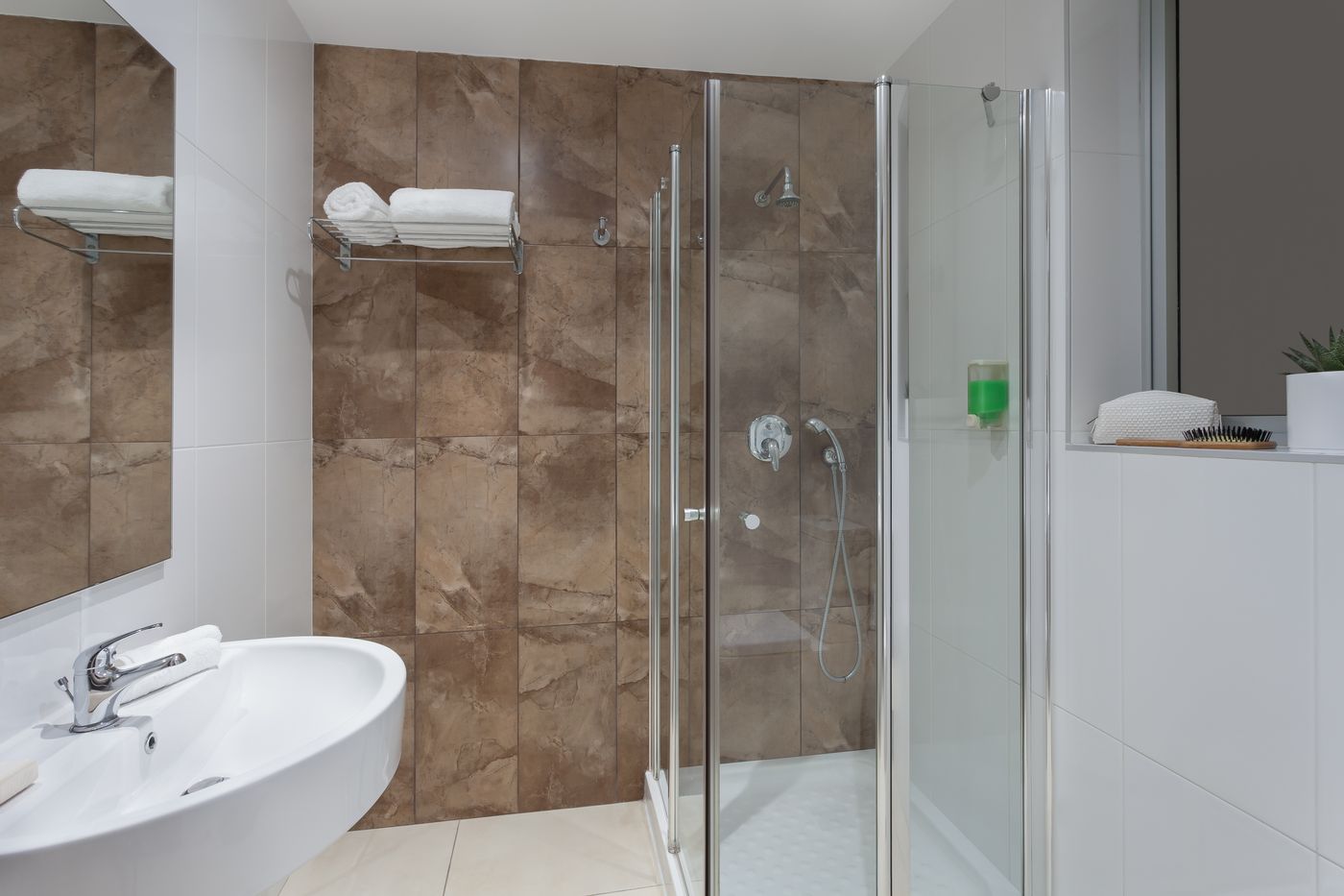 Hotel-115-The-Strand-Hotel-and-Suites-Room-50