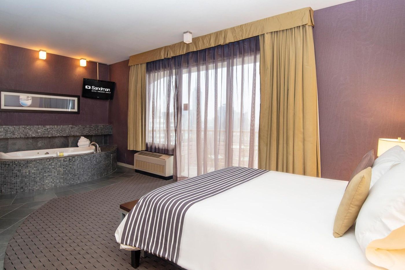 Sandman-Suites-Davie-Room-40