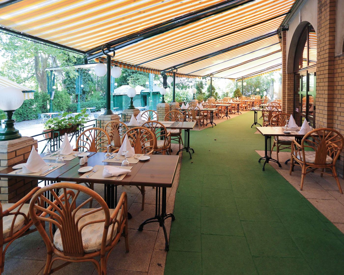 Ensana-Grand-Margaret-Island-Restaurant-31