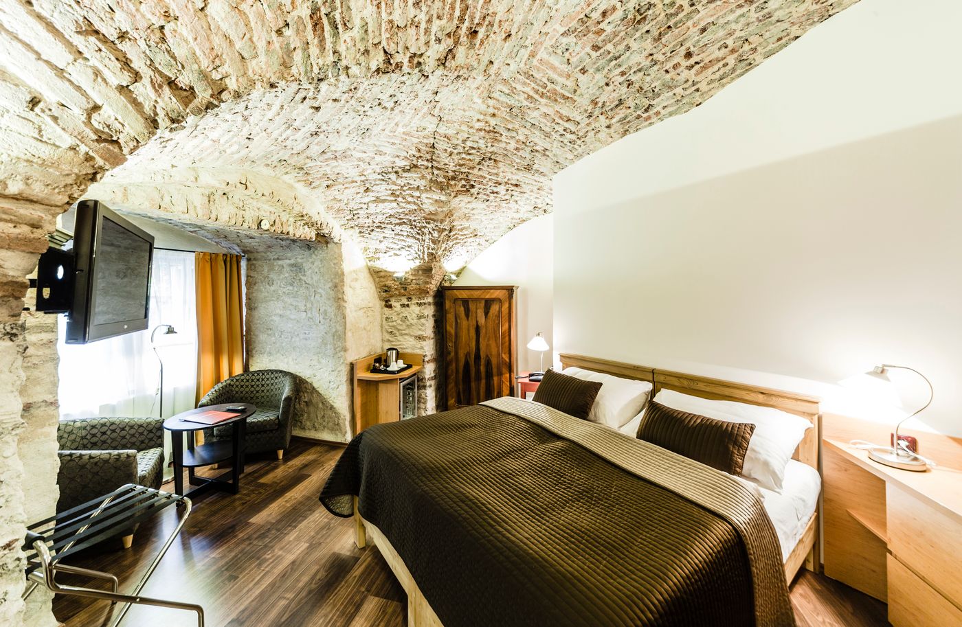 Archibald-at-the-Charles-Bridge-Room-31