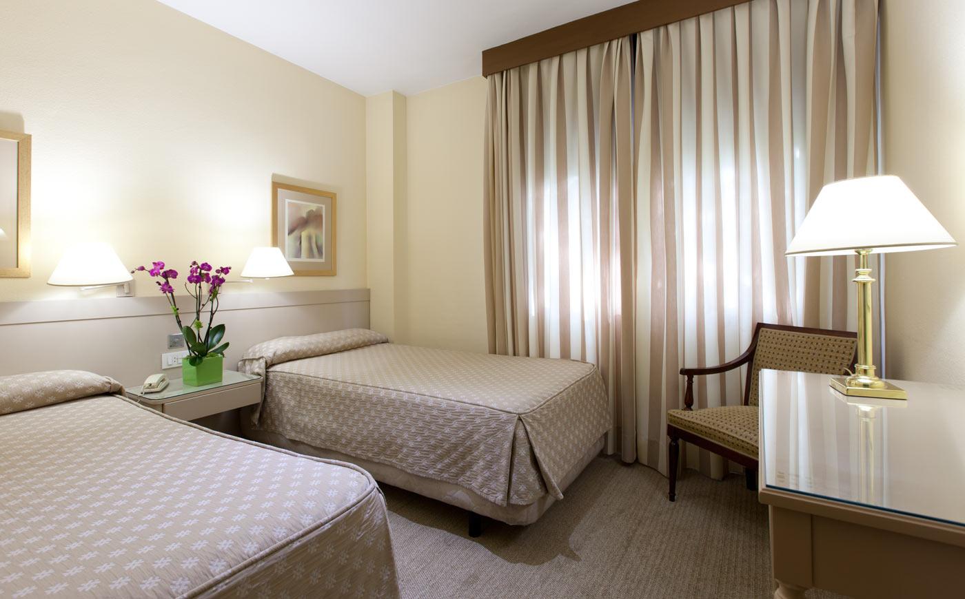 Espahotel-Plaza-Basilica-Room-18