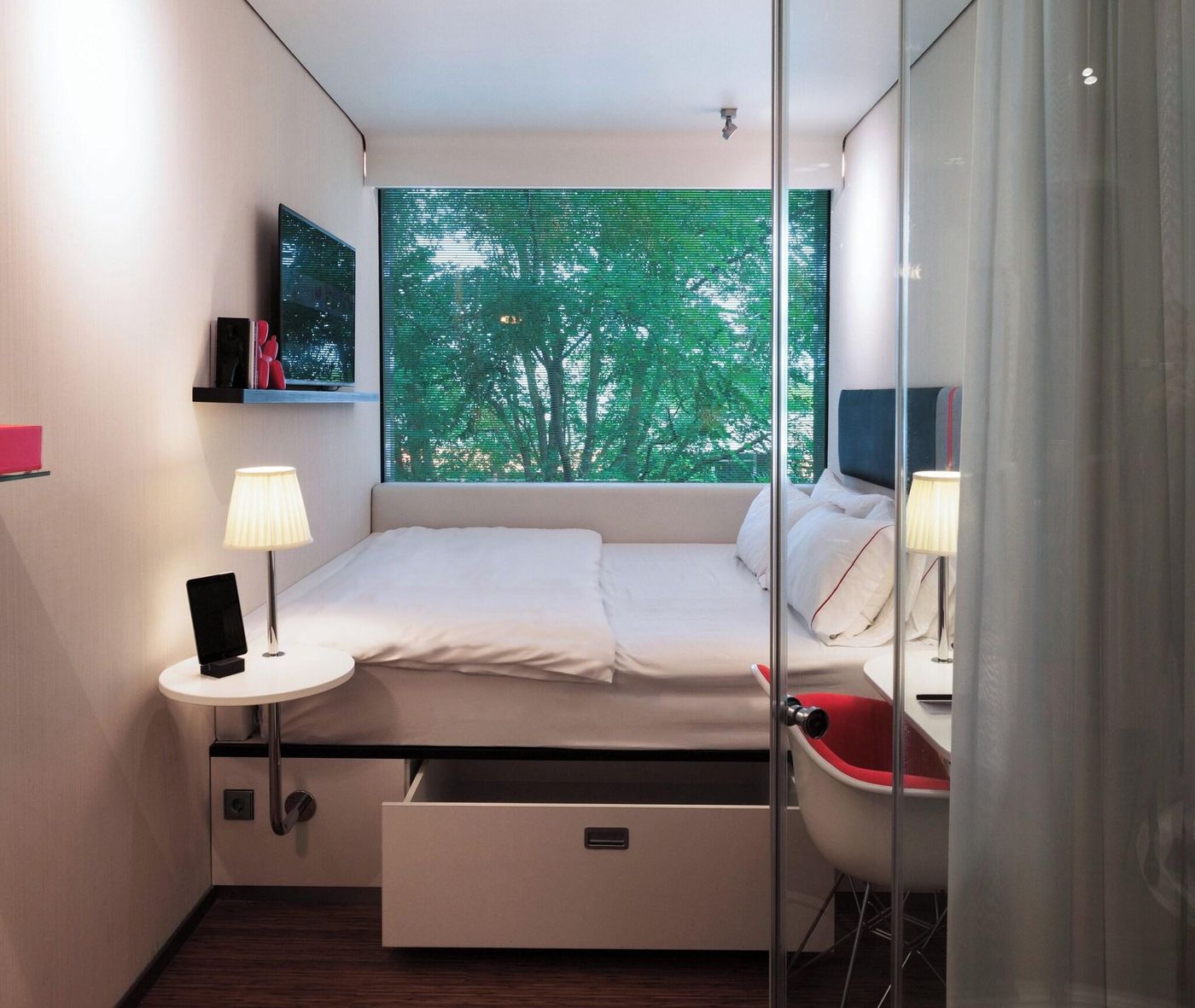 Citizenm-Amsterdam-City-Room-8