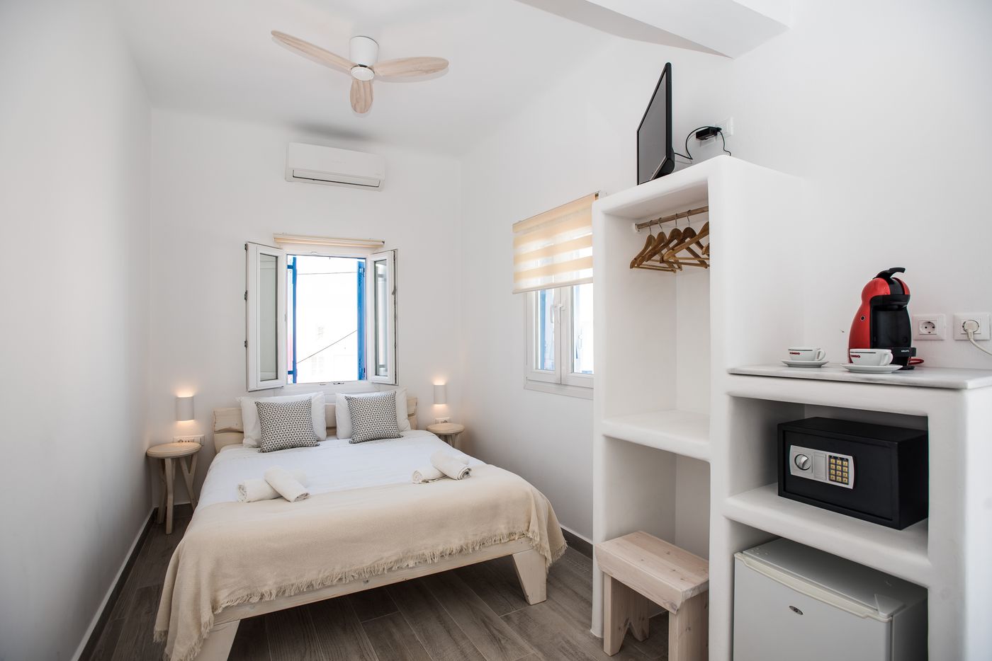 Eleanna-s-Suites-Mykonos-Room-5