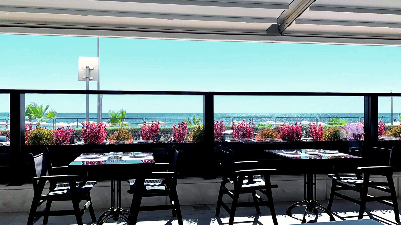 The-Ciao-Stelio-Deluxe-Hotel-Terrace-2