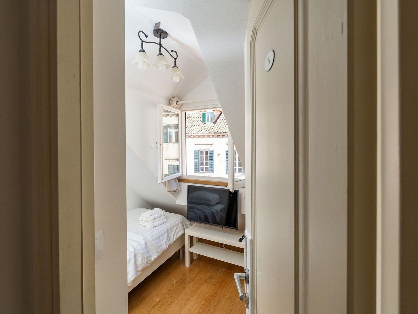 Lumin-Guesthouse-Room-71