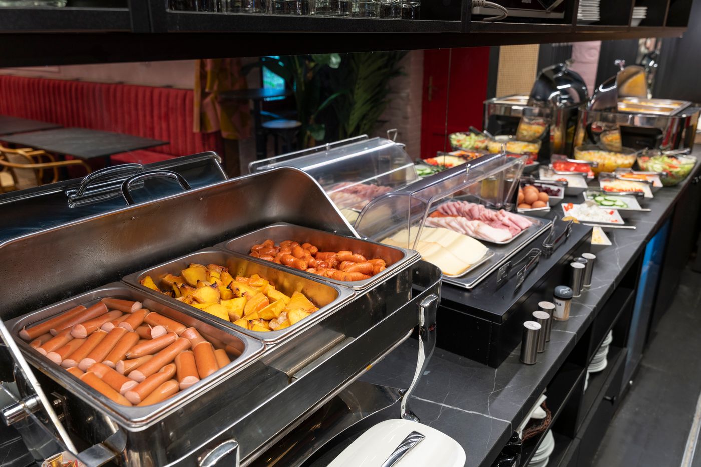 Hotel-Mika-Downtown-Restaurant-31