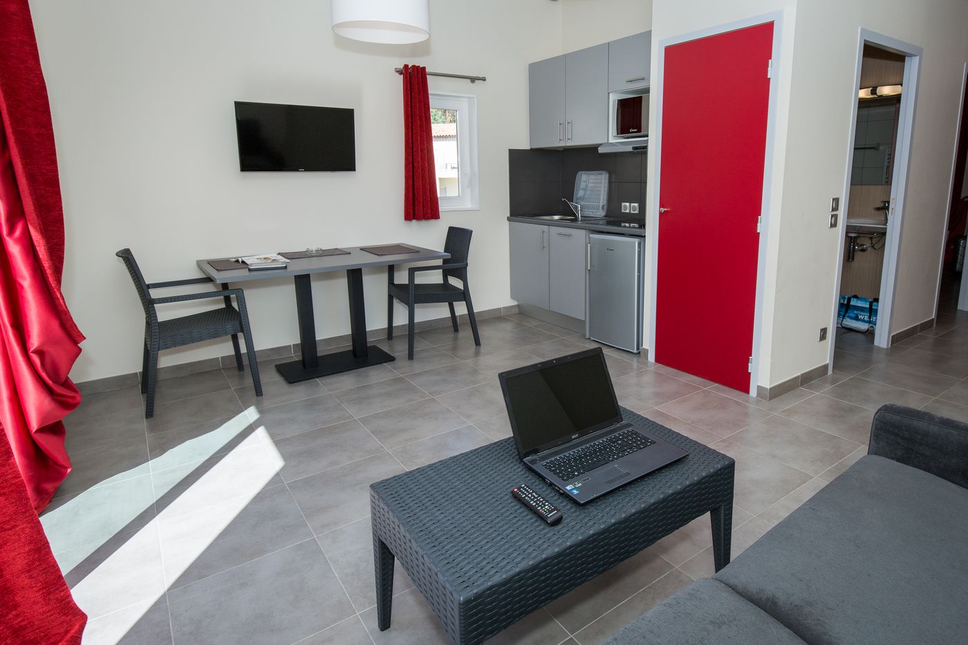 SOWELL-RESIDENCES-Les-Perles-de-Saint-Tropez-Room-17