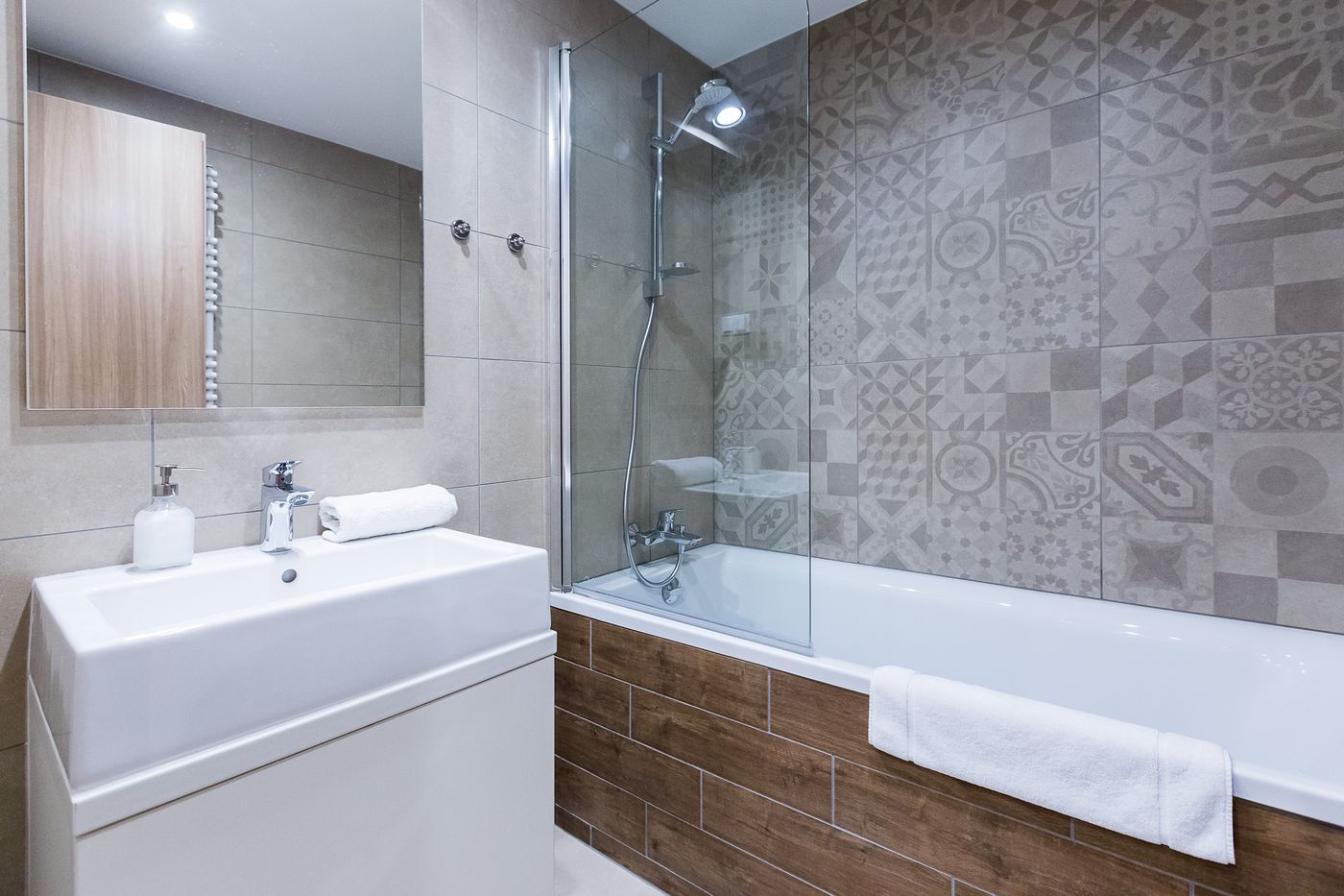 Vagabond-Broadway-Room-46