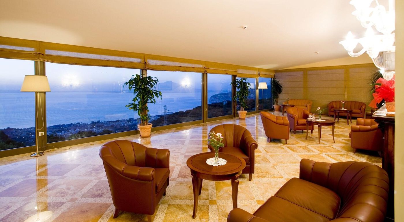 Grand-Hotel-Due-Golfi-Bar-39