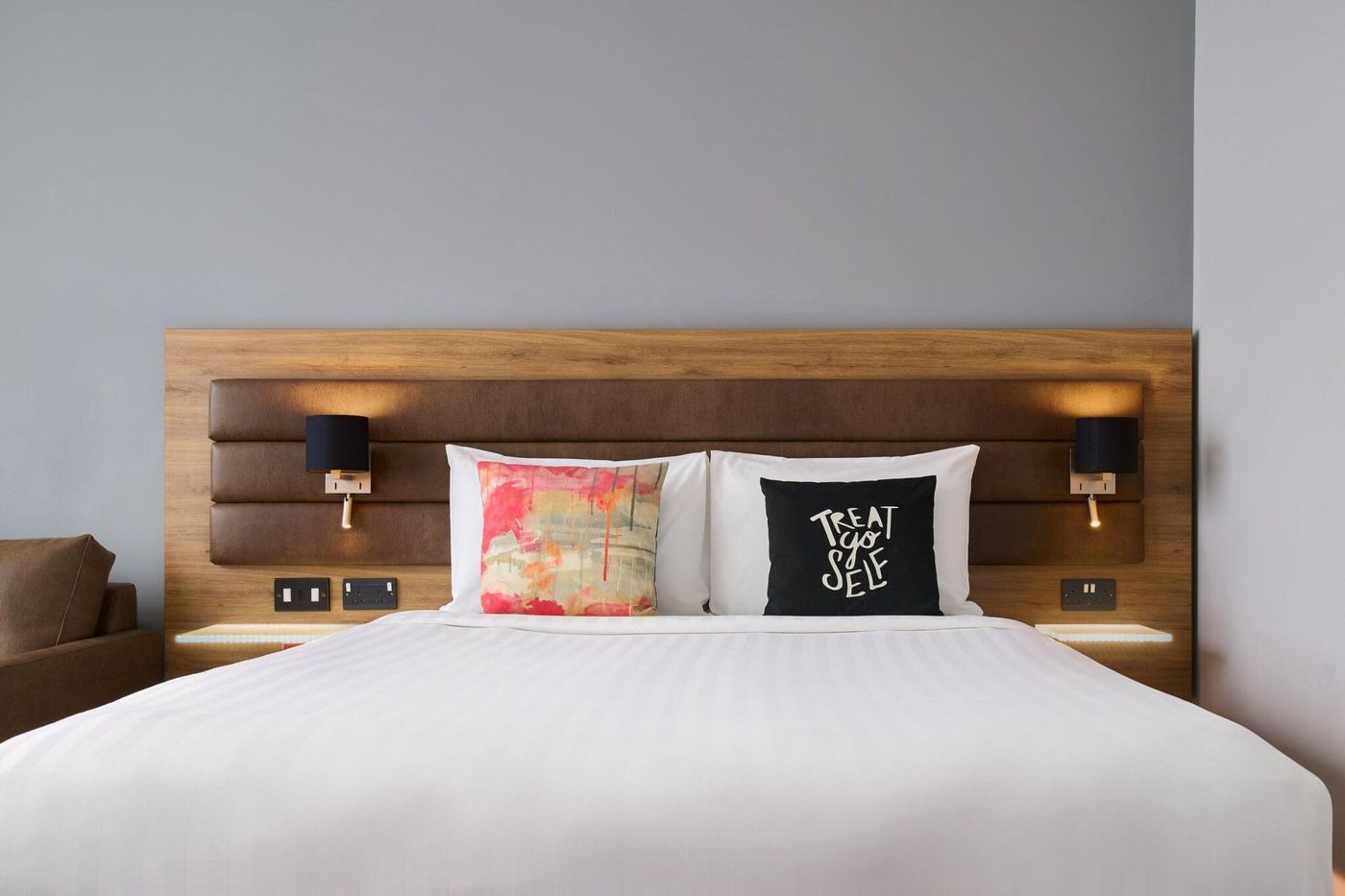 Moxy-Dublin-City-Room-33