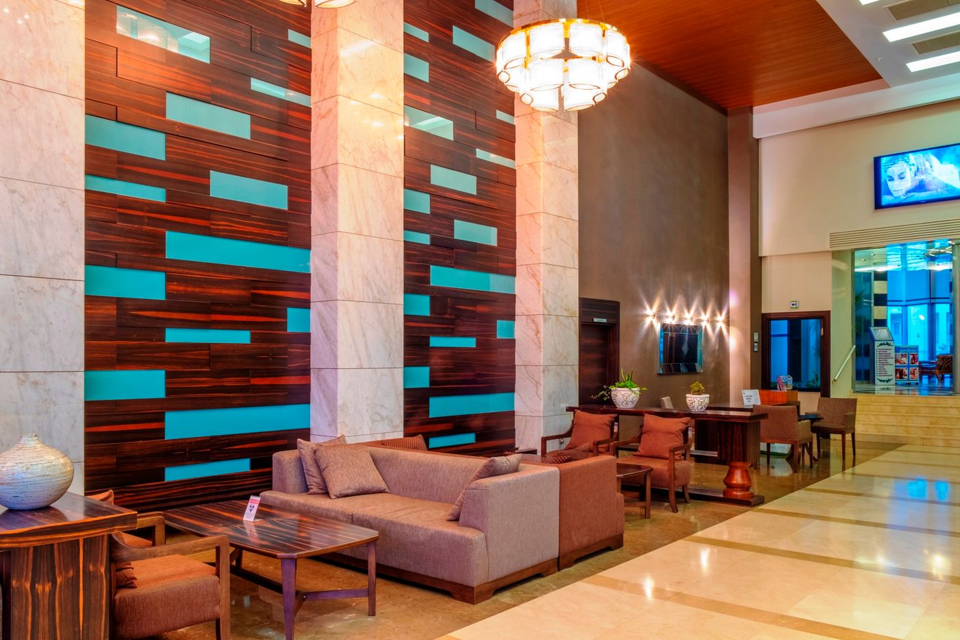 Queen-s-Park-Le-Jardin-Lobby-26