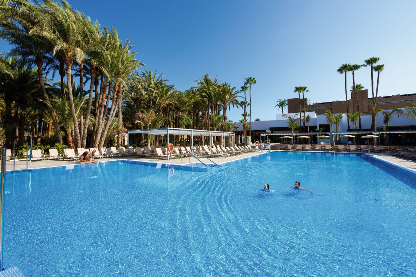 Riu-Palace-Oasis-Pool-5