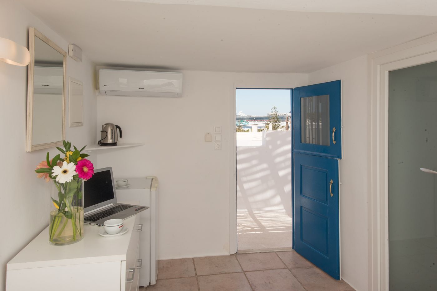 Eleanna-s-Suites-Mykonos-Room-13