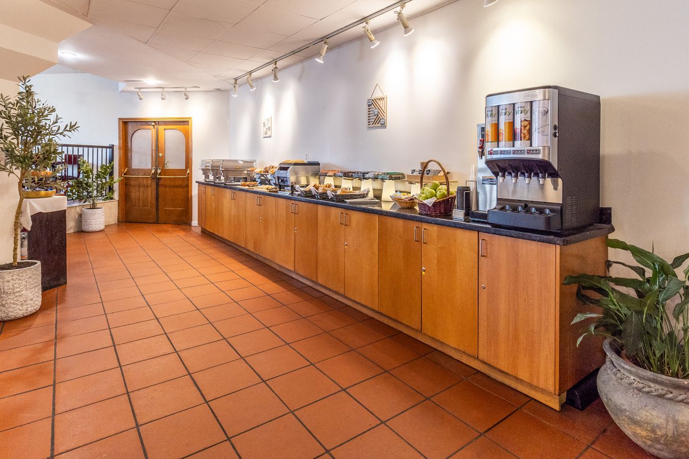 Atrium-Hotel-Vancouver-Restaurant-12