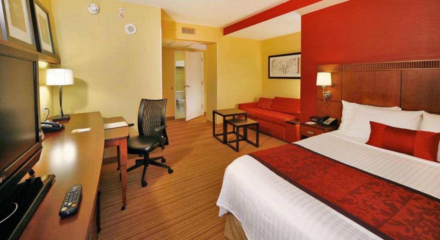 Courtyard Cadillac Miami Beach Oceanfront