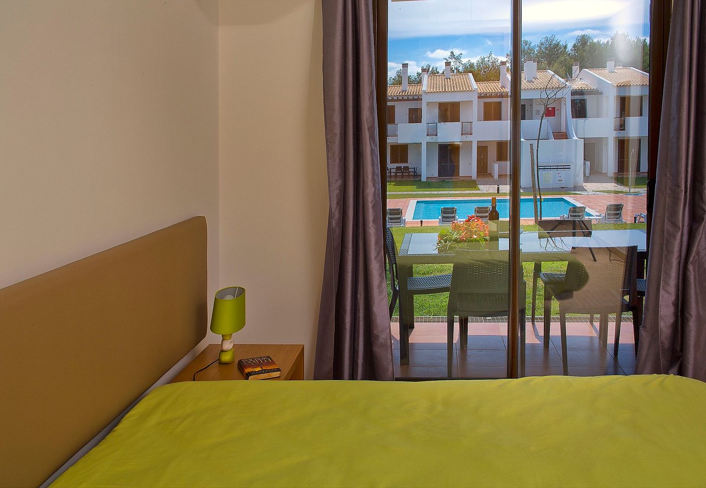 Alto-Fairways-Room-16