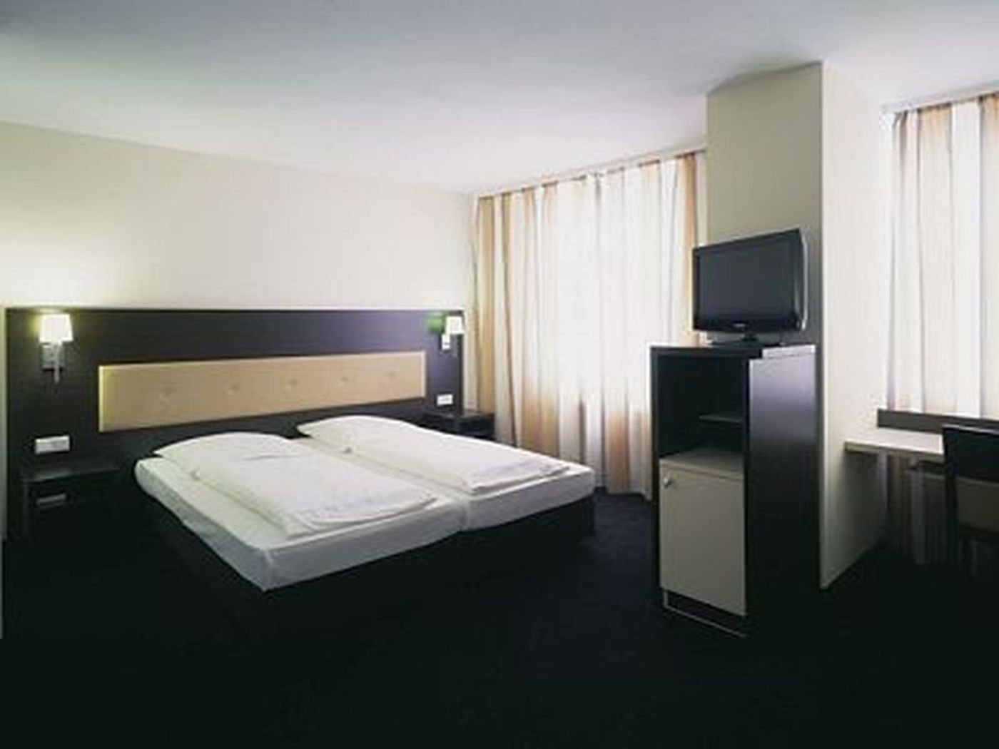 Bristol Hotel - Germany - Frankfurt Am Main - Room - 4