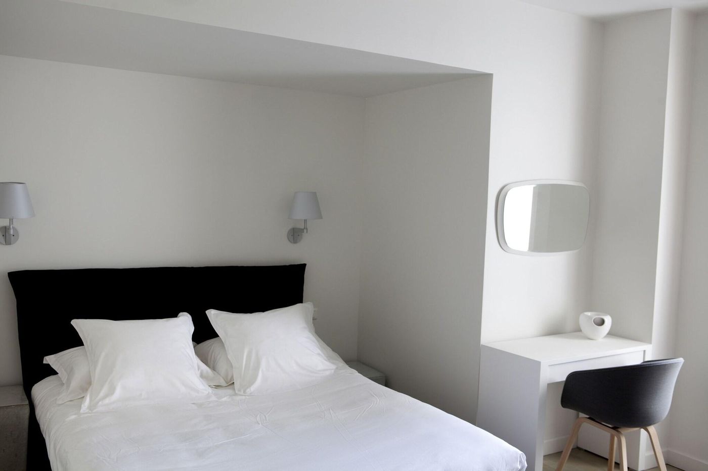 White 1921 Saint-Tropez-France-Saint-Tropez-Room-3