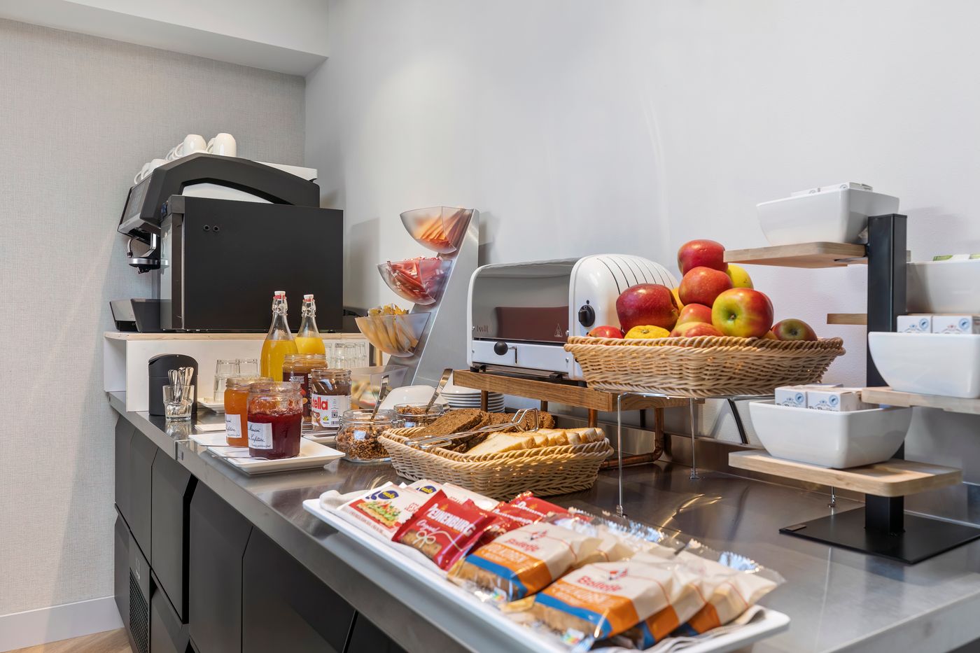 Dutch-Design-Hotel-Vondelpark-Bar-18