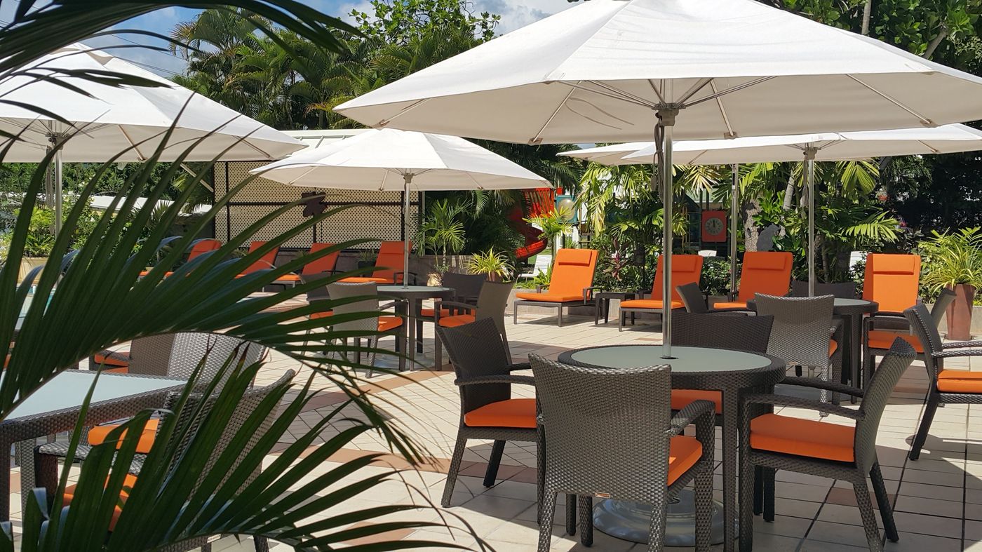 Blue-Horizons-Garden-Resort-Bar-11