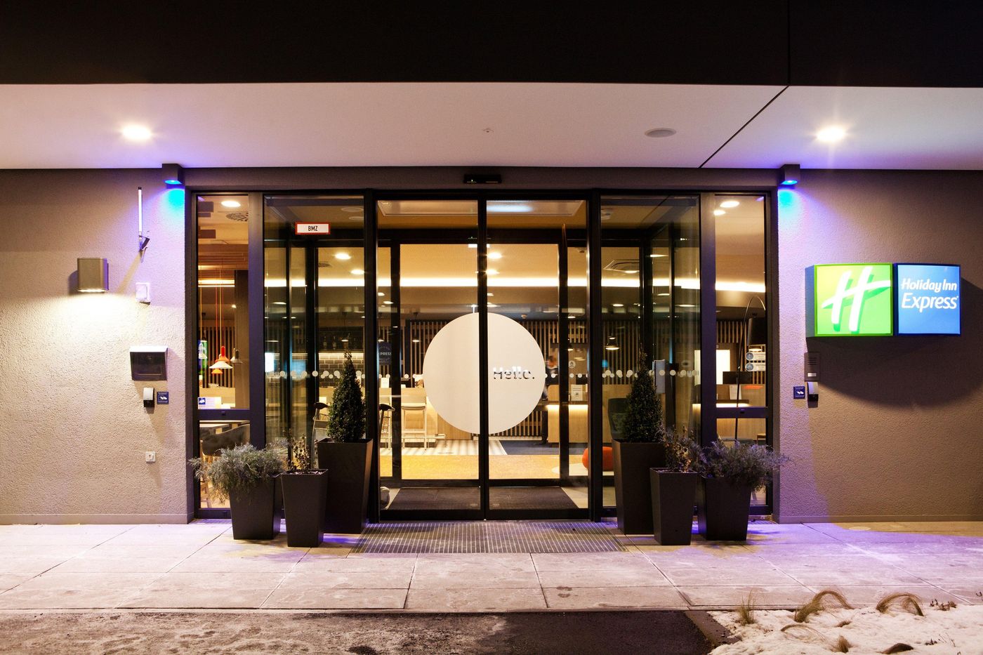 Holiday-Inn-Express-Munich---Olympiapark-Lobby-5