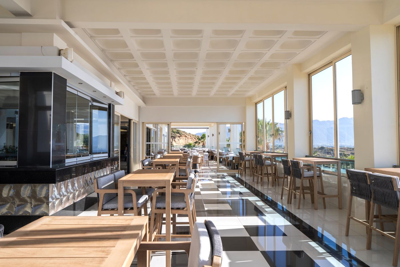 Grand-Blue-Beach-Hotel-Bar-54