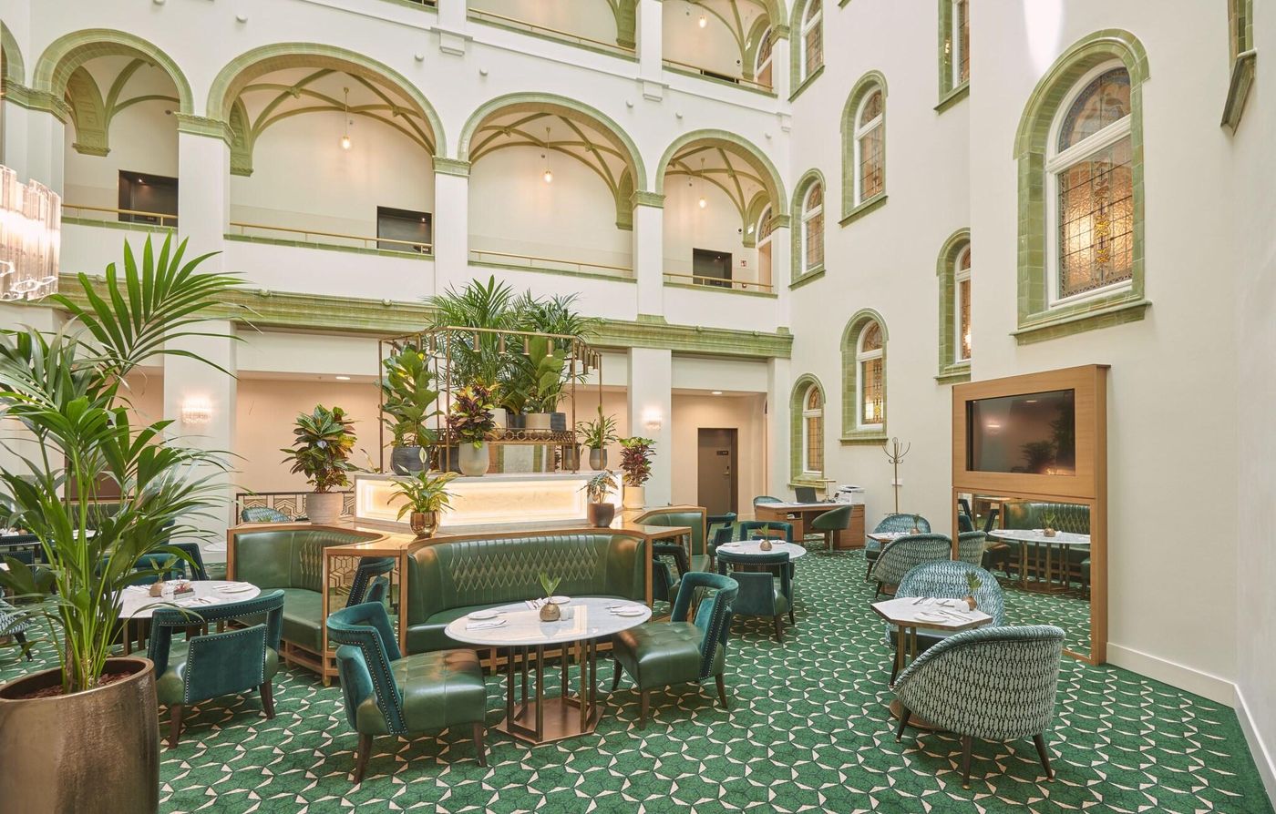 P-risi-Udvar-Hotel-Budapest--part-of-Hyatt-Lobby-5