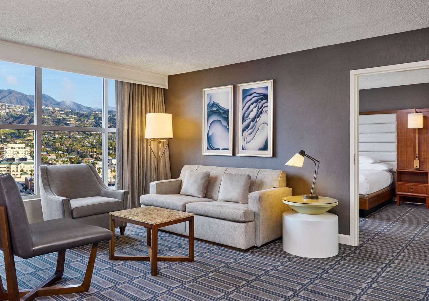 Hilton-Los-Angeles-North-Glendale---Executive-Room-4