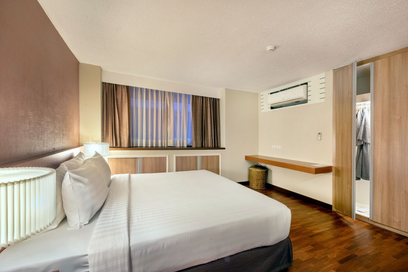 Bandara Suites Silom-Thailand-BANGKOK-Room-6