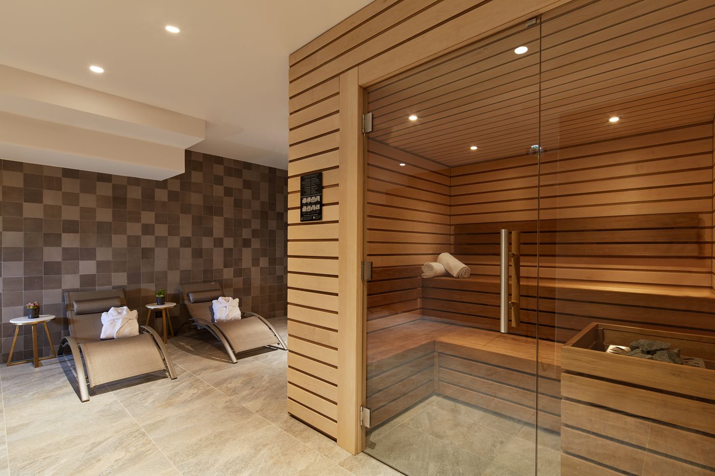 Auteuil-Tour-Eiffel-Pool-21