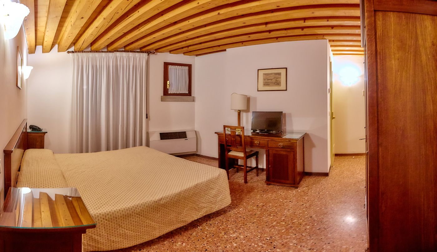 Riviera-dei-Dogi-Room-26