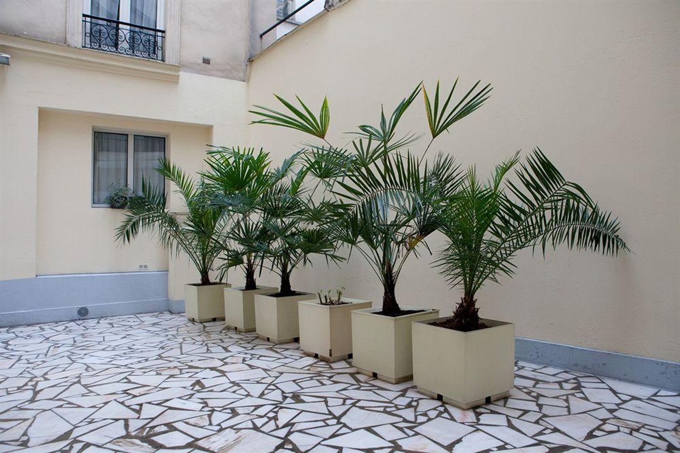 Est-Hotel-General-view-8