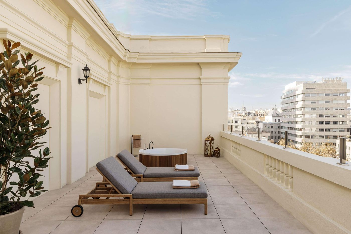 F-nix-Gran-Melia-Room-70