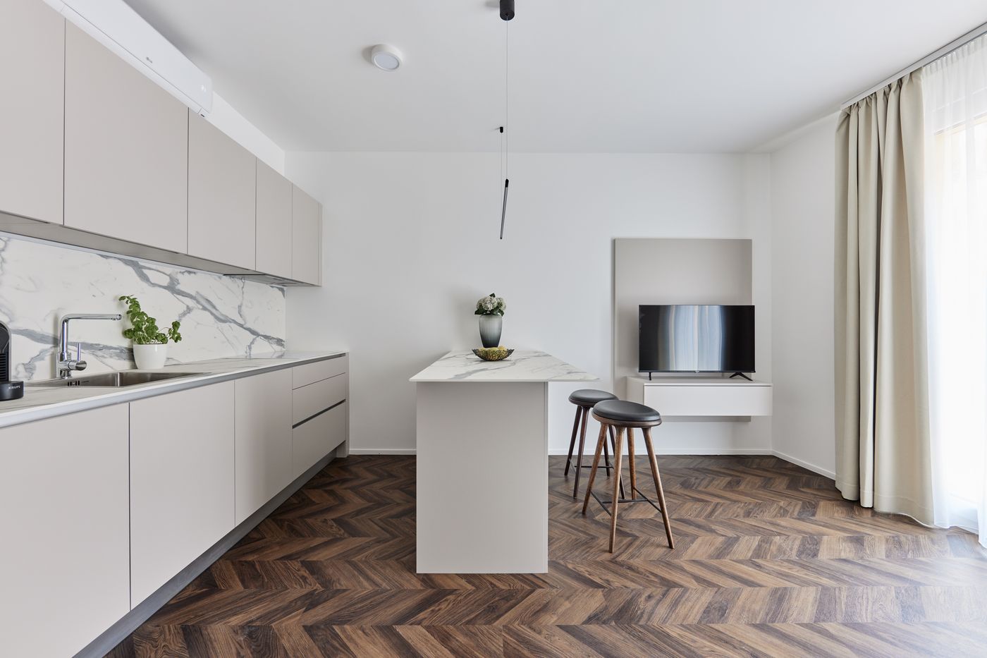 The-Amberlyn-Suite-Hotel-Room-39