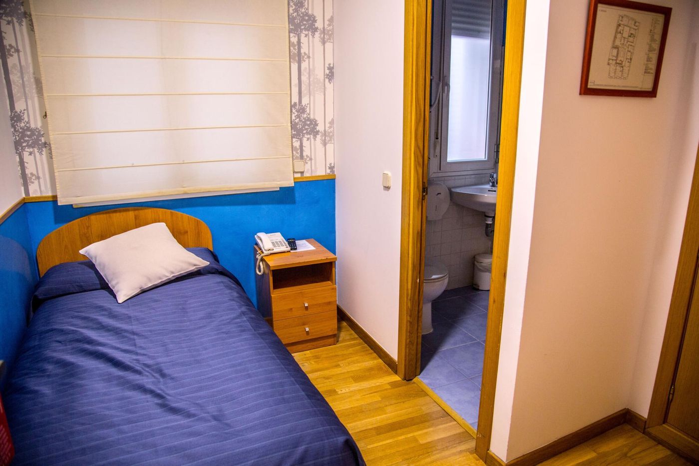 Hostal-Montaloya-Room-13