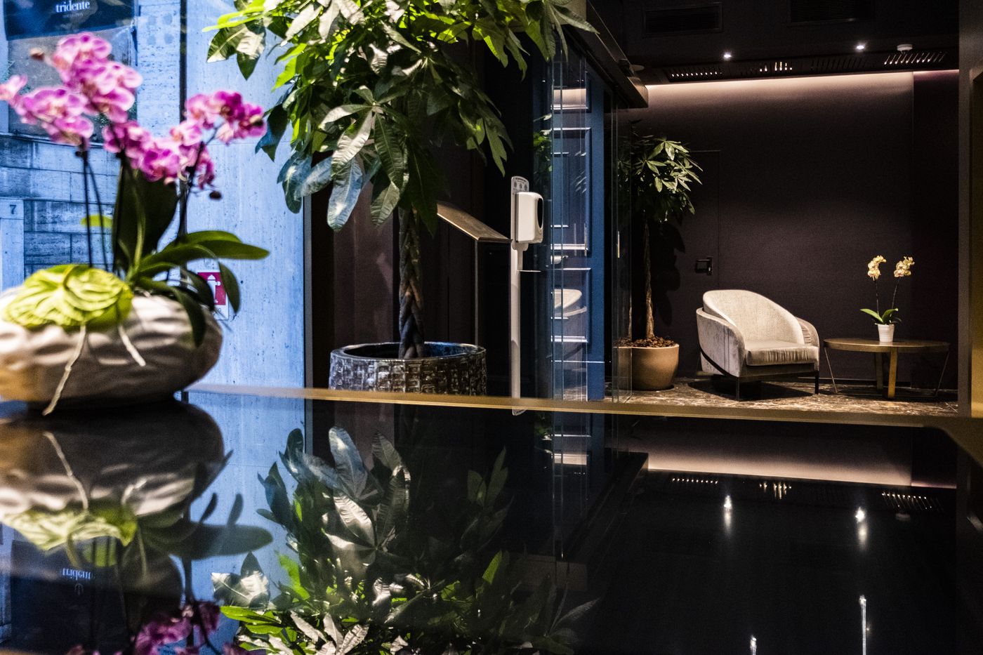 U-Visionary-Roma-Hotel-Lobby-7