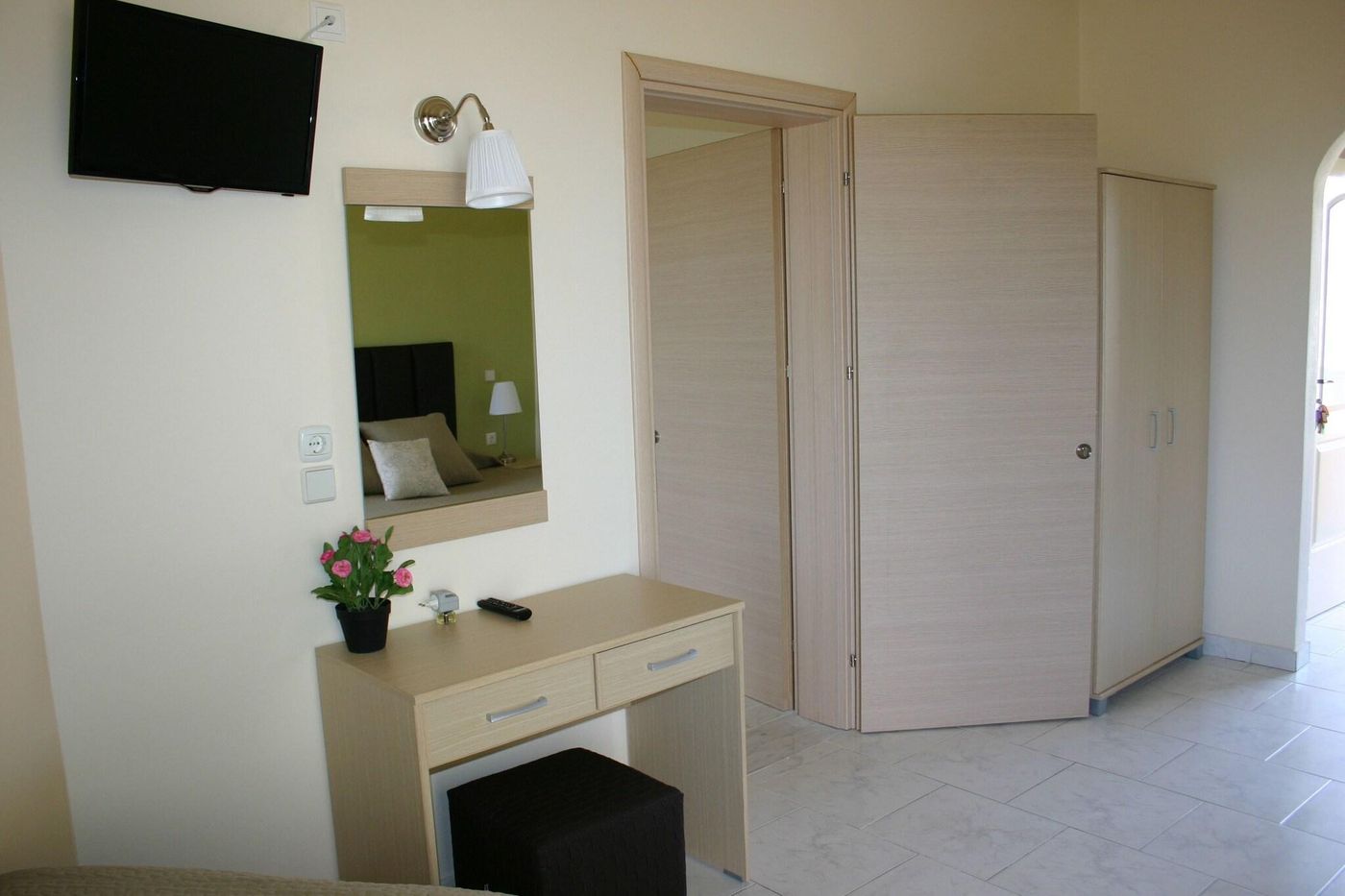 Lyristis-studios-Room-40