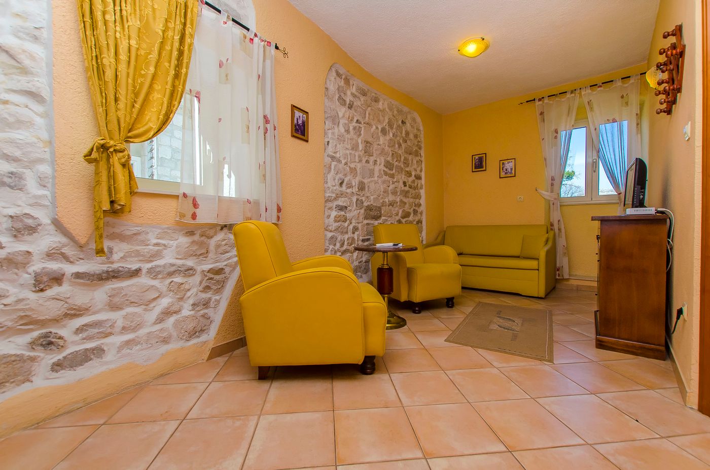 Palace-Derossi-Room-37