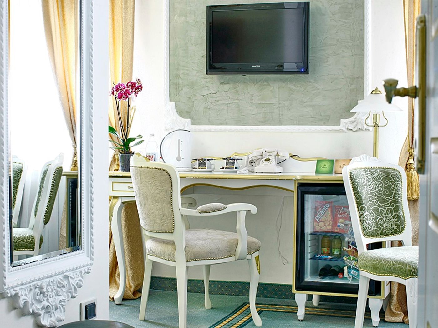 Queens Astoria Design Hotel-Serbia-BELGRADE-General view-2