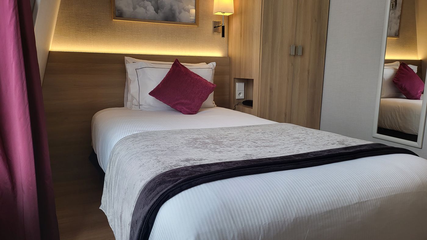 Magda-Champs-Elysees-Room-25