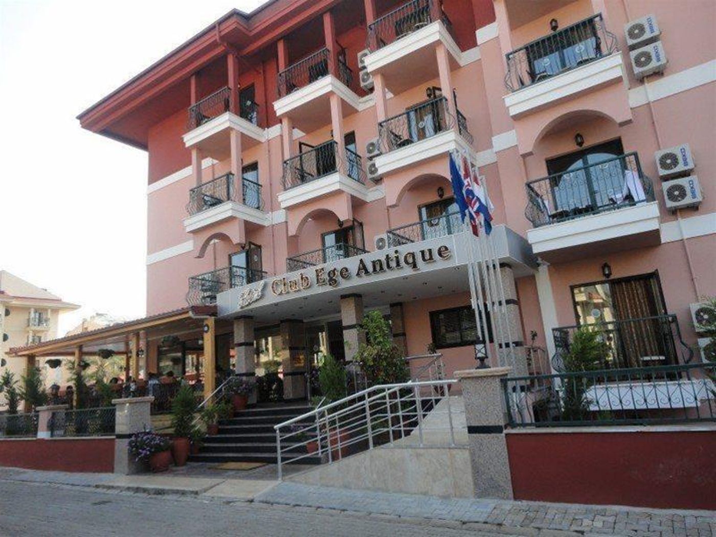 Club-Ege-Antique-General-view-6