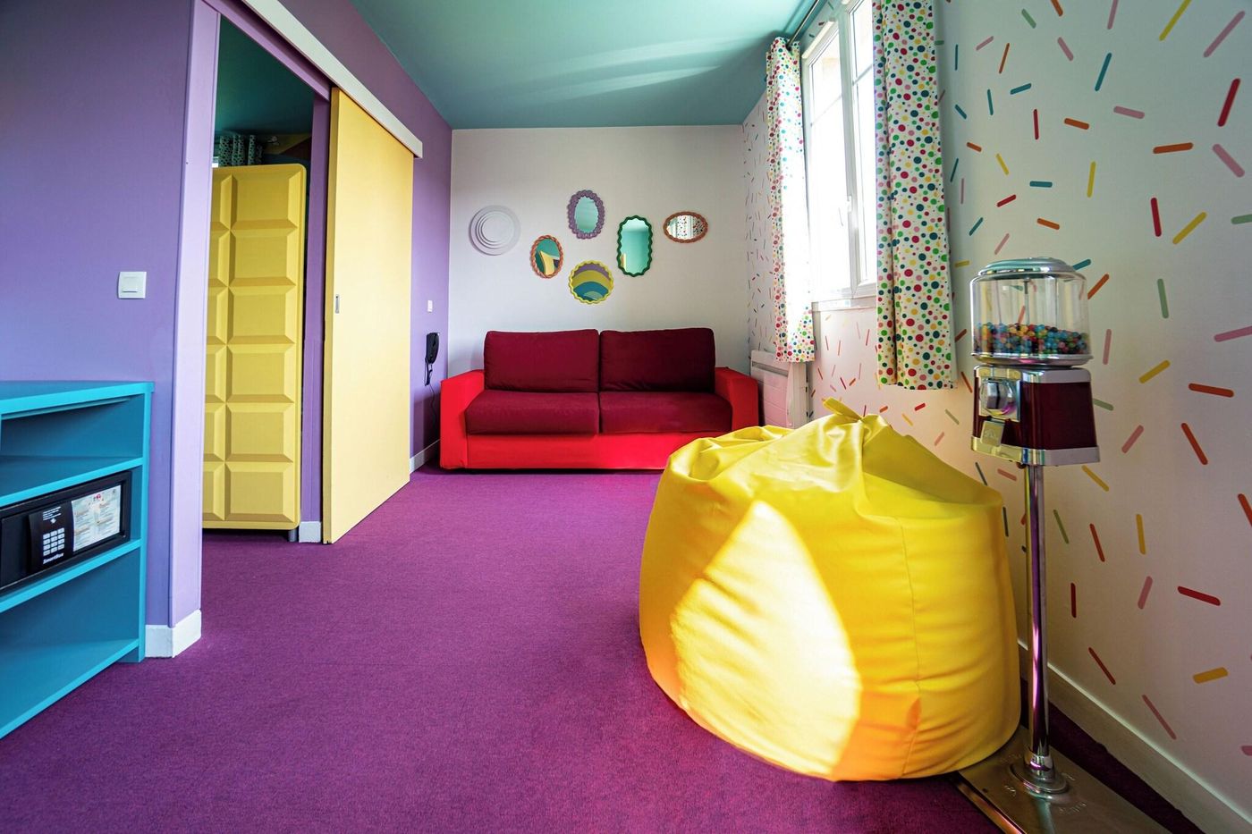 Explorers-Hotel-Room-52