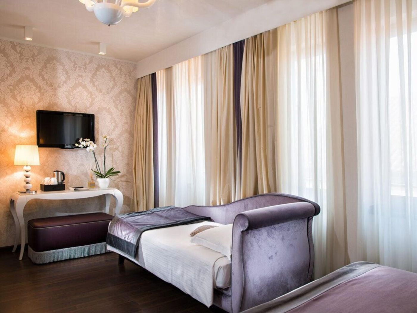 Carnival-Palace-Room-54