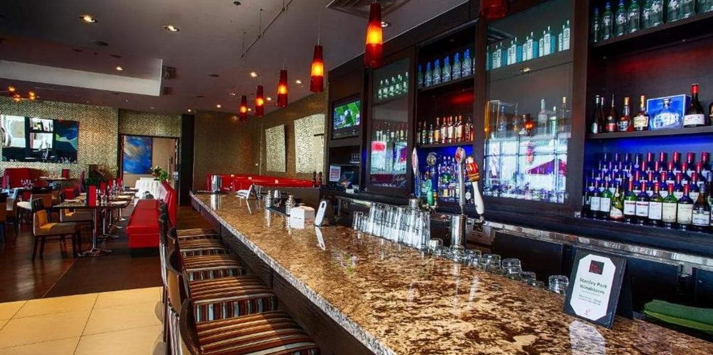 Pinnacle-Hotel-at-the-Pier-Bar-18